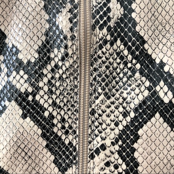 CROWN & IVY • Azalea Snake Skin Animal Pattern Stacked Heel Boots Size 9.5 - Picture 9 of 16